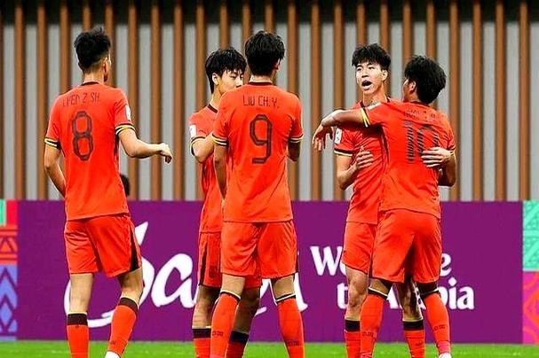 中国U-18男足国家队观看励志影片 中国U-18男足国家队观看励志影片